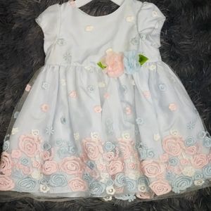 Gorgeous blue dress with flowers size 6-8 for your little princess